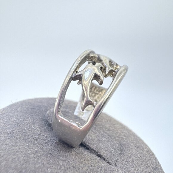 VTG Sterling Silver 925 Openwork Dolphin Design Tapered Band Ring Size 7.25 - Picture 2 of 8